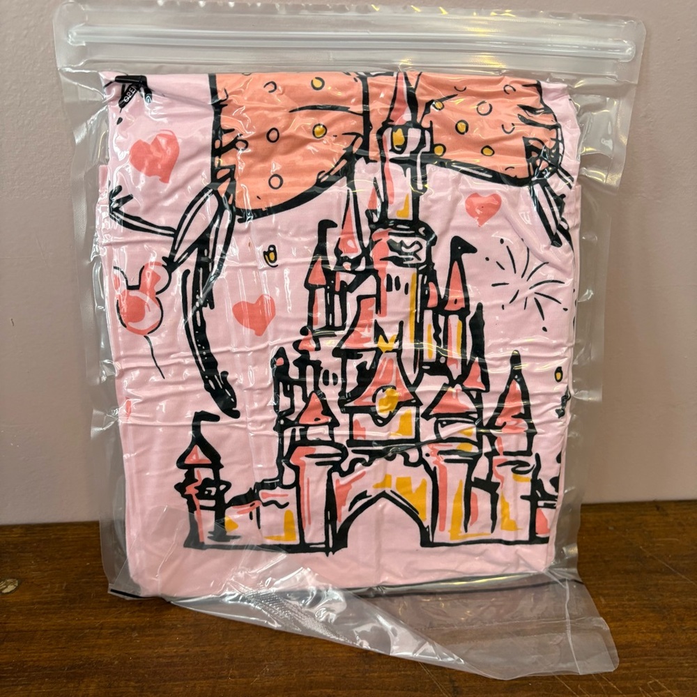 💙NWT Pink Disney Castle Graphic T-Shirt